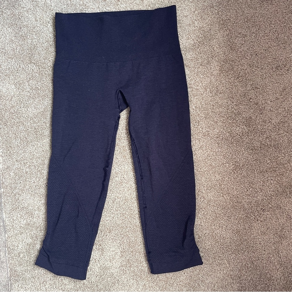 NWOT- Size 4 - Lululemon Athletica - Flow and Go leggings- Navy